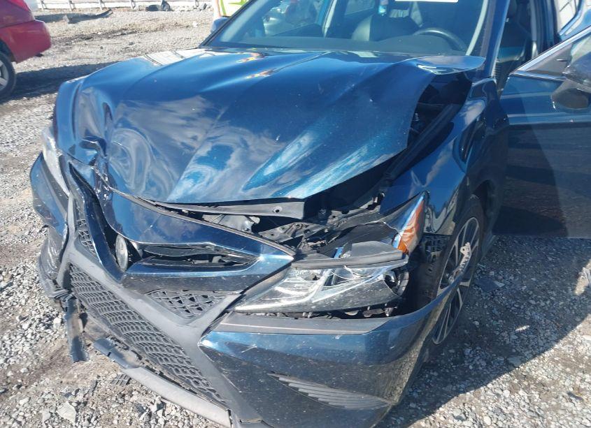 Photo 6 of 2018 Toyota Camry SE (VIN 4T1B11HK0JU627627)