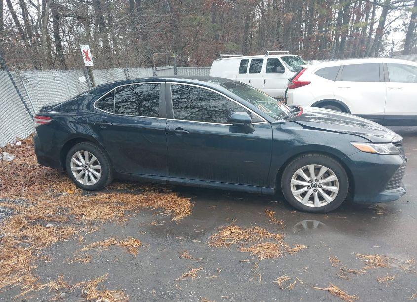 Photo 13 of 2018 Toyota Camry LE (VIN 4T1B11HK0JU630754)