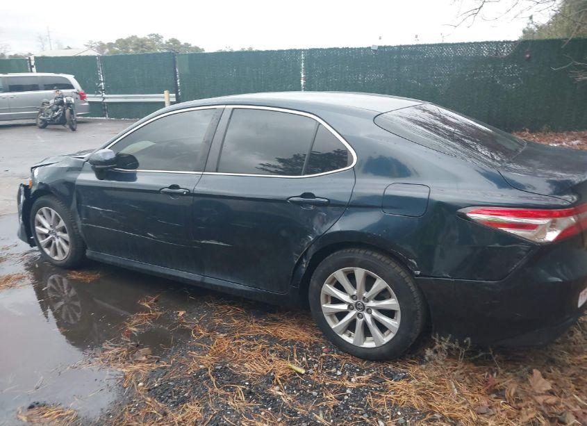 Photo 14 of 2018 Toyota Camry LE (VIN 4T1B11HK0JU630754)