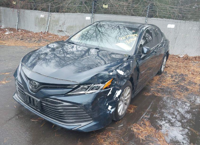Photo 2 of 2018 Toyota Camry LE (VIN 4T1B11HK0JU630754)
