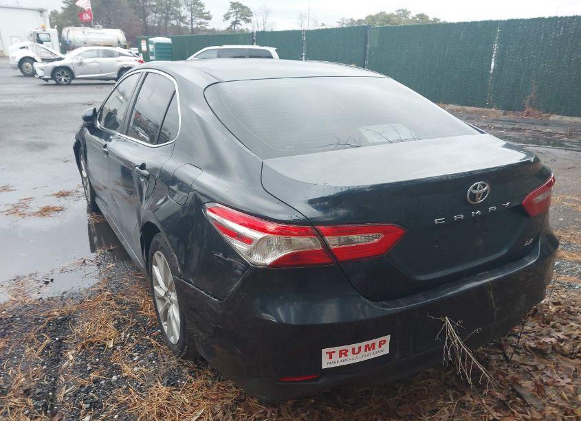 Photo 3 of 2018 Toyota Camry LE (VIN 4T1B11HK0JU630754)