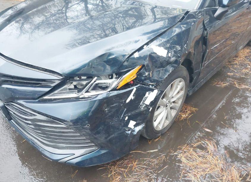 Photo 6 of 2018 Toyota Camry LE (VIN 4T1B11HK0JU630754)