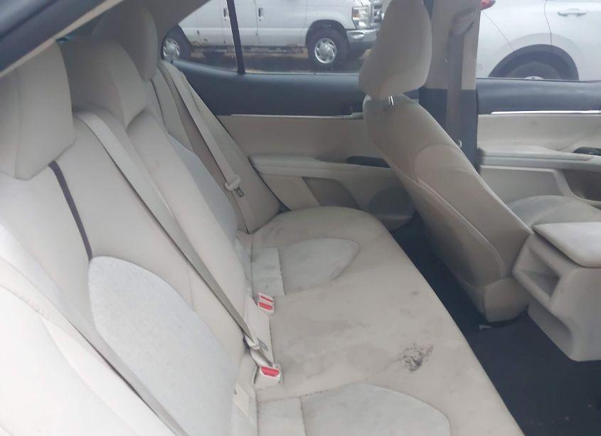 Photo 8 of 2018 Toyota Camry LE (VIN 4T1B11HK0JU630754)