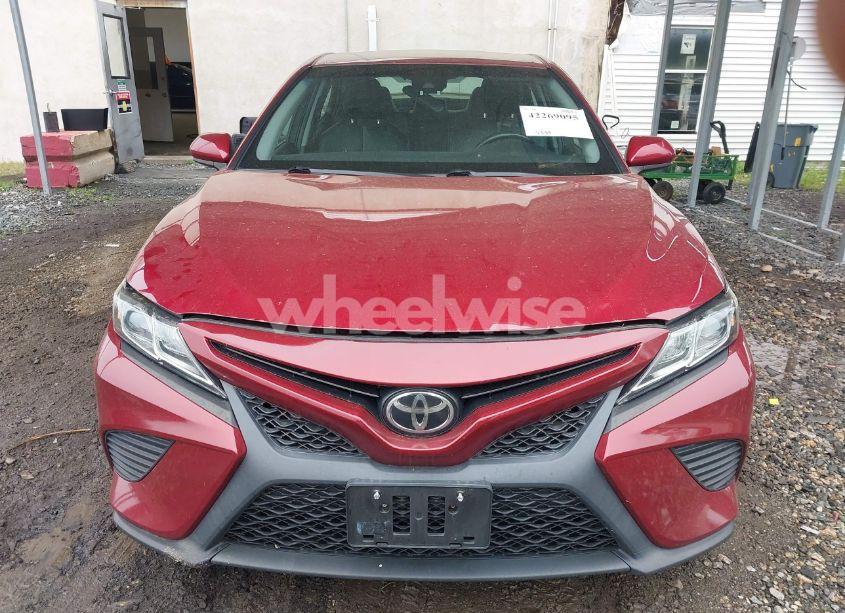 Photo 13 of 2018 Toyota Camry SE (VIN 4T1B11HK0JU639373)