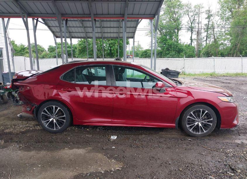 Photo 14 of 2018 Toyota Camry SE (VIN 4T1B11HK0JU639373)