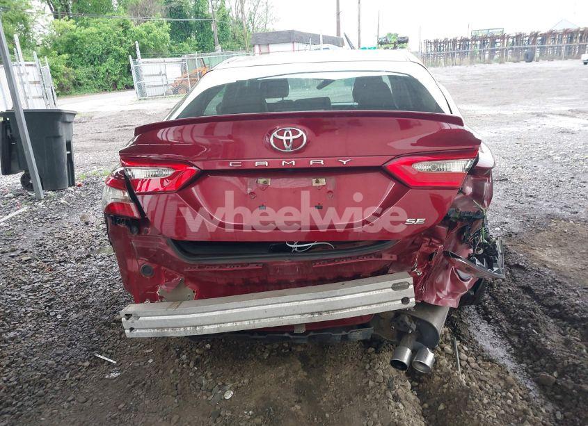 Photo 17 of 2018 Toyota Camry SE (VIN 4T1B11HK0JU639373)