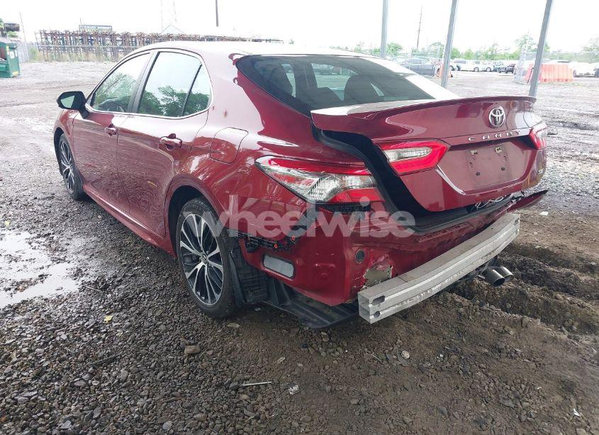 Photo 3 of 2018 Toyota Camry SE (VIN 4T1B11HK0JU639373)