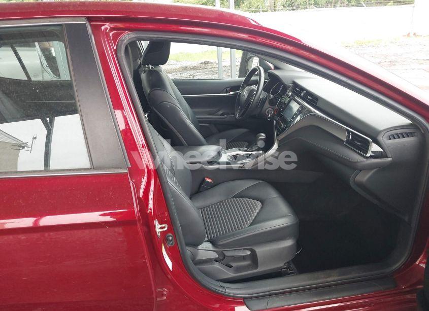 Photo 5 of 2018 Toyota Camry SE (VIN 4T1B11HK0JU639373)