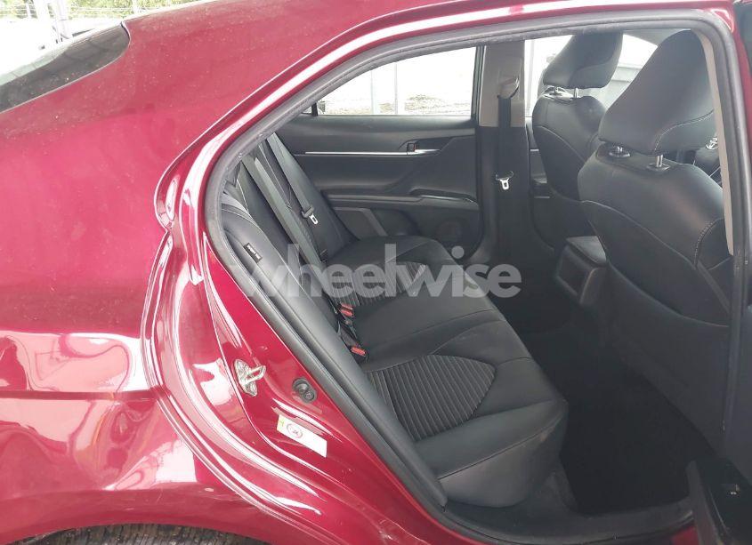 Photo 8 of 2018 Toyota Camry SE (VIN 4T1B11HK0JU639373)