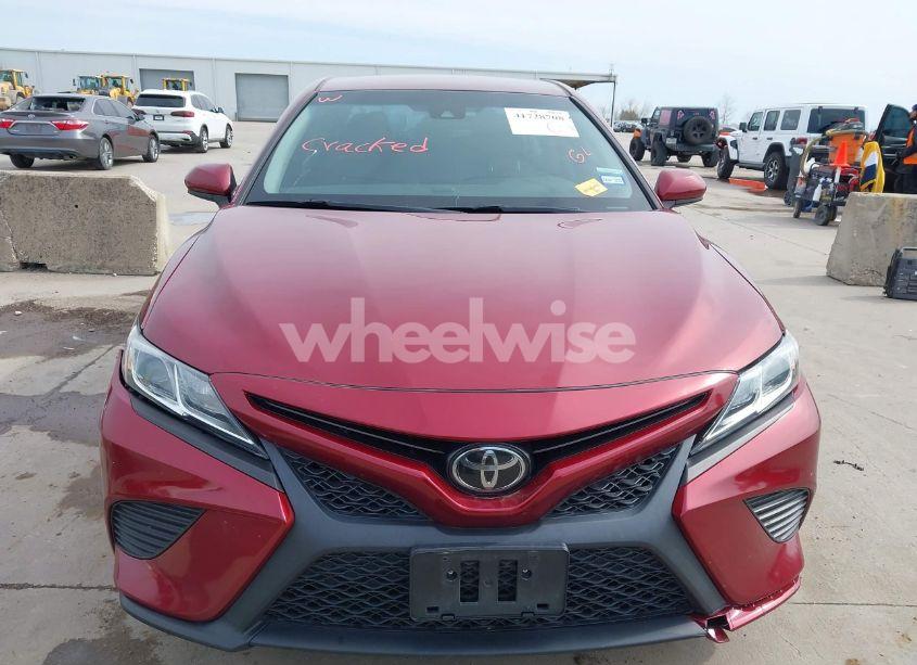 Photo 12 of 2018 Toyota Camry SE (VIN 4T1B11HK0JU648056)