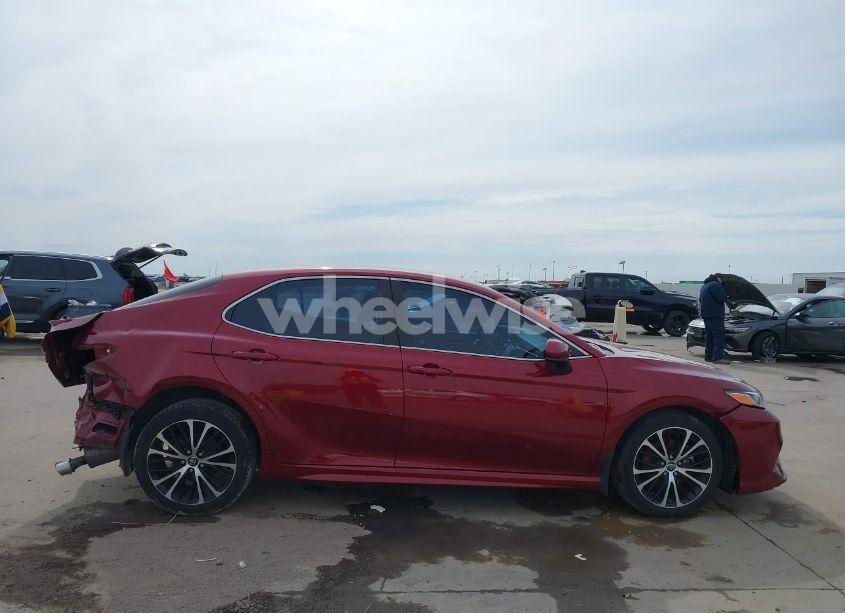 Photo 13 of 2018 Toyota Camry SE (VIN 4T1B11HK0JU648056)