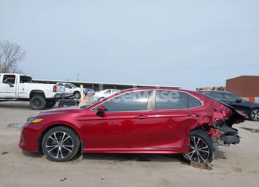 Photo 14 of 2018 Toyota Camry SE (VIN 4T1B11HK0JU648056)