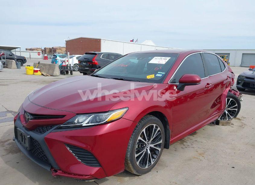 Photo 2 of 2018 Toyota Camry SE (VIN 4T1B11HK0JU648056)