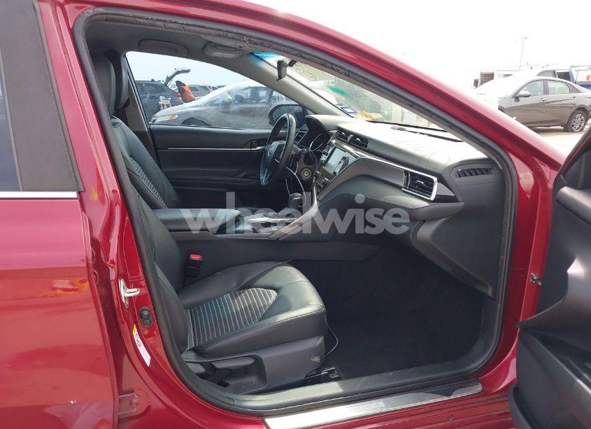 Photo 5 of 2018 Toyota Camry SE (VIN 4T1B11HK0JU648056)