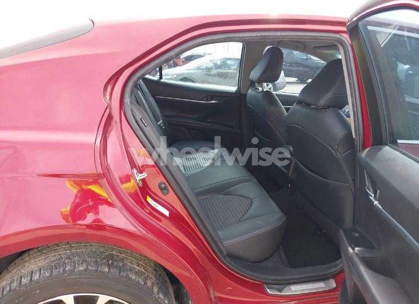 Photo 8 of 2018 Toyota Camry SE (VIN 4T1B11HK0JU648056)