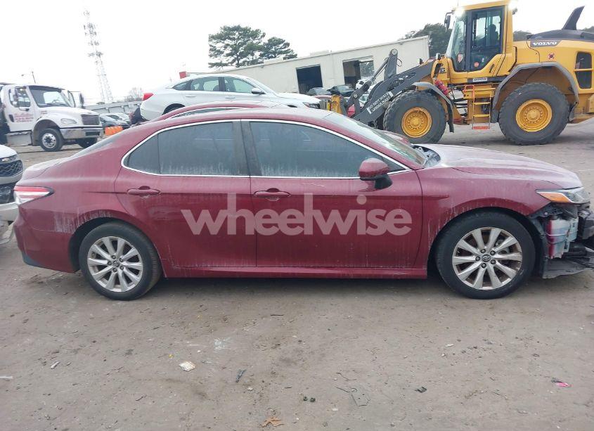 Photo 13 of 2018 Toyota Camry LE (VIN 4T1B11HK0JU650051)