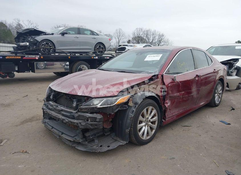 Photo 2 of 2018 Toyota Camry LE (VIN 4T1B11HK0JU650051)