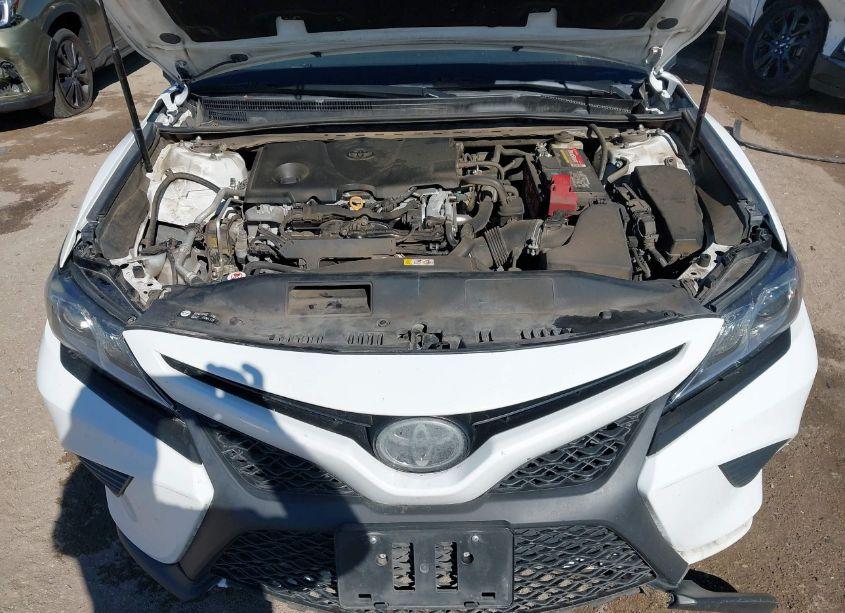 Photo 10 of 2018 Toyota Camry SE (VIN 4T1B11HK0JU650244)