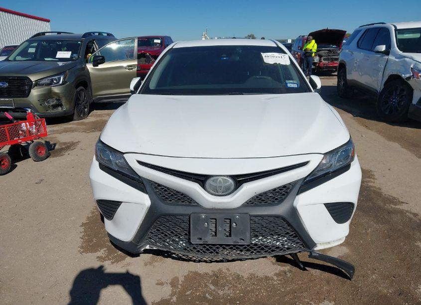 Photo 12 of 2018 Toyota Camry SE (VIN 4T1B11HK0JU650244)