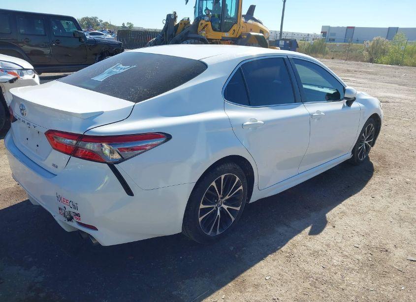 Photo 4 of 2018 Toyota Camry SE (VIN 4T1B11HK0JU650244)