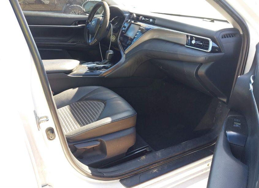 Photo 5 of 2018 Toyota Camry SE (VIN 4T1B11HK0JU650244)