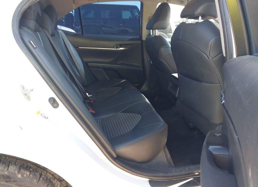 Photo 8 of 2018 Toyota Camry SE (VIN 4T1B11HK0JU650244)