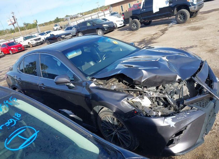 Photo 13 of 2018 Toyota Camry SE (VIN 4T1B11HK0JU655718)