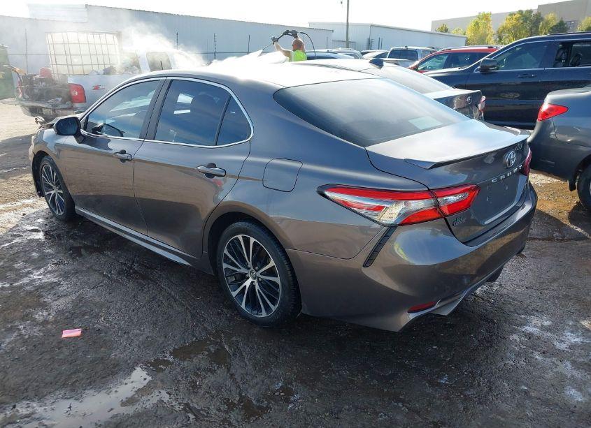 Photo 3 of 2018 Toyota Camry SE (VIN 4T1B11HK0JU655718)