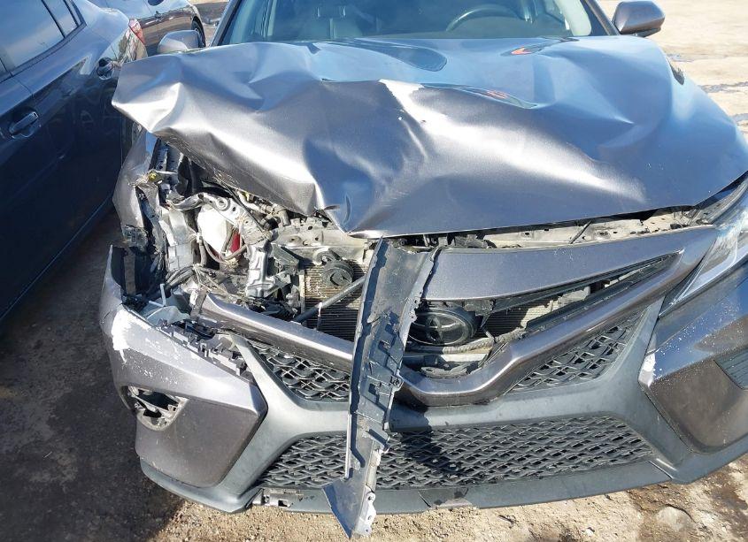 Photo 6 of 2018 Toyota Camry SE (VIN 4T1B11HK0JU655718)