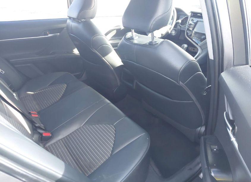 Photo 8 of 2018 Toyota Camry SE (VIN 4T1B11HK0JU655718)