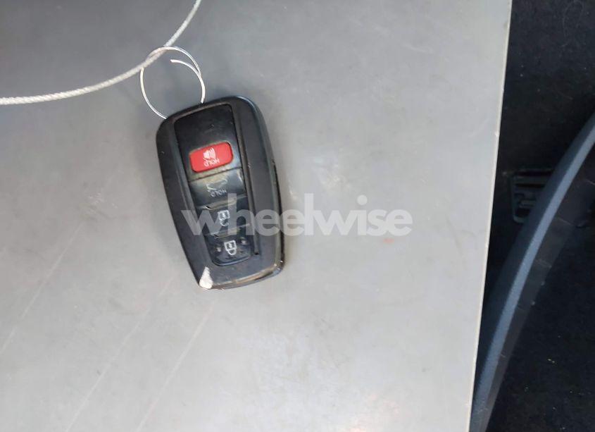 Photo 11 of 2018 Toyota Camry SE (VIN 4T1B11HK0JU667187)