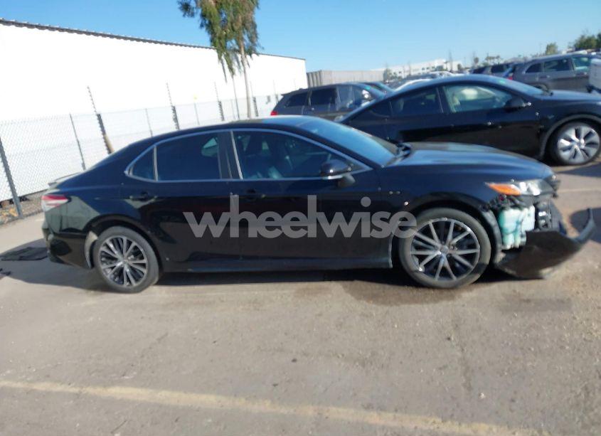 Photo 14 of 2018 Toyota Camry SE (VIN 4T1B11HK0JU667187)