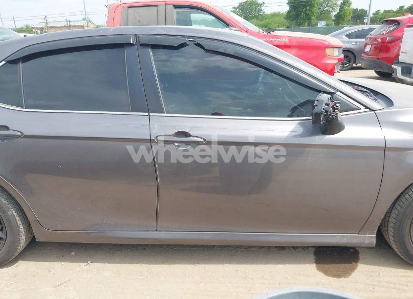 Photo 13 of 2018 Toyota Camry LE (VIN 4T1B11HK0JU668565)