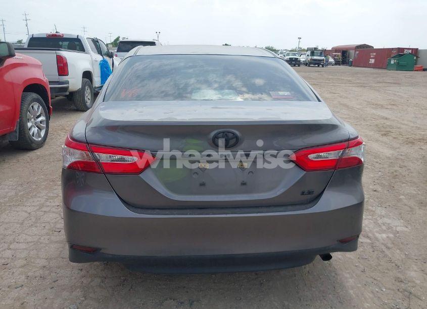 Photo 16 of 2018 Toyota Camry LE (VIN 4T1B11HK0JU668565)