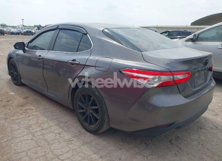 Photo 3 of 2018 Toyota Camry LE (VIN 4T1B11HK0JU668565)