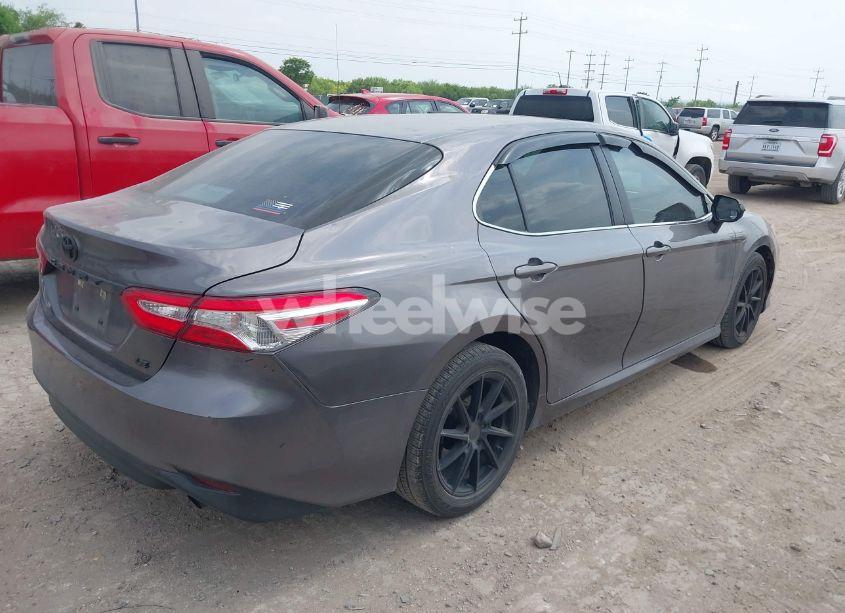 Photo 4 of 2018 Toyota Camry LE (VIN 4T1B11HK0JU668565)