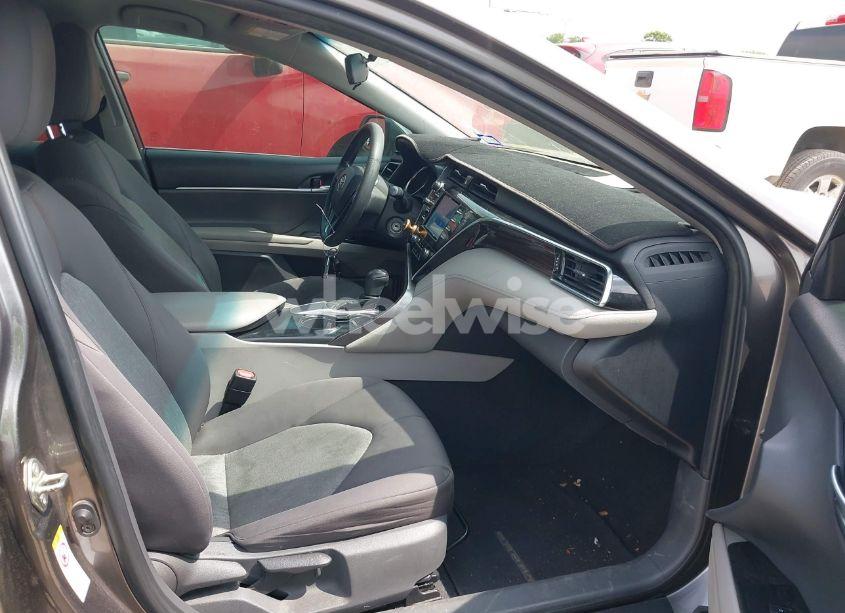 Photo 5 of 2018 Toyota Camry LE (VIN 4T1B11HK0JU668565)