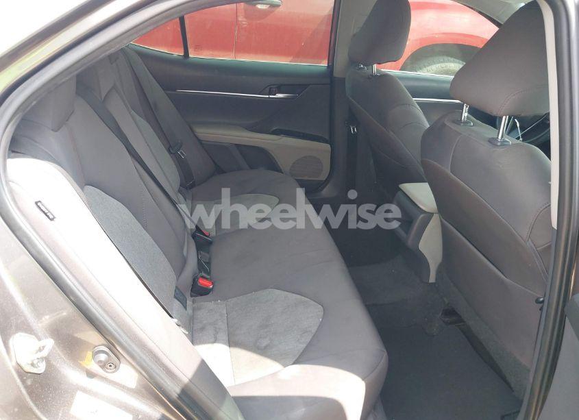 Photo 8 of 2018 Toyota Camry LE (VIN 4T1B11HK0JU668565)