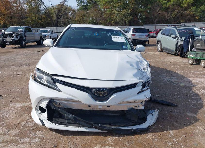 Photo 12 of 2018 Toyota Camry LE (VIN 4T1B11HK0JU673491)