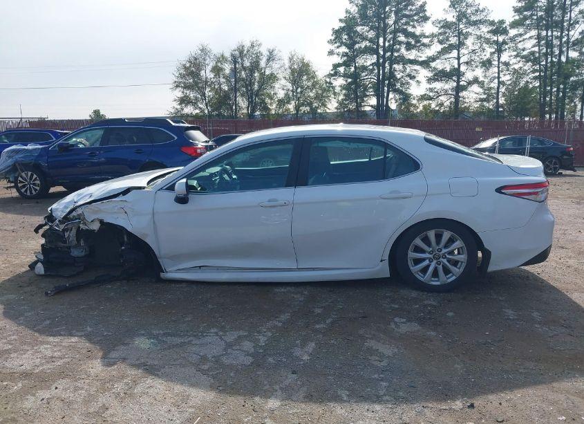 Photo 14 of 2018 Toyota Camry LE (VIN 4T1B11HK0JU673491)