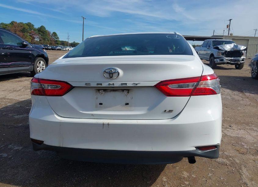 Photo 16 of 2018 Toyota Camry LE (VIN 4T1B11HK0JU673491)