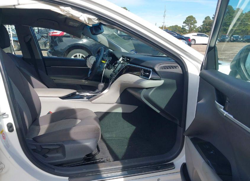 Photo 5 of 2018 Toyota Camry LE (VIN 4T1B11HK0JU673491)