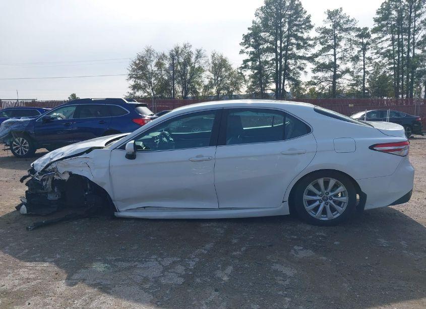 Photo 6 of 2018 Toyota Camry LE (VIN 4T1B11HK0JU673491)