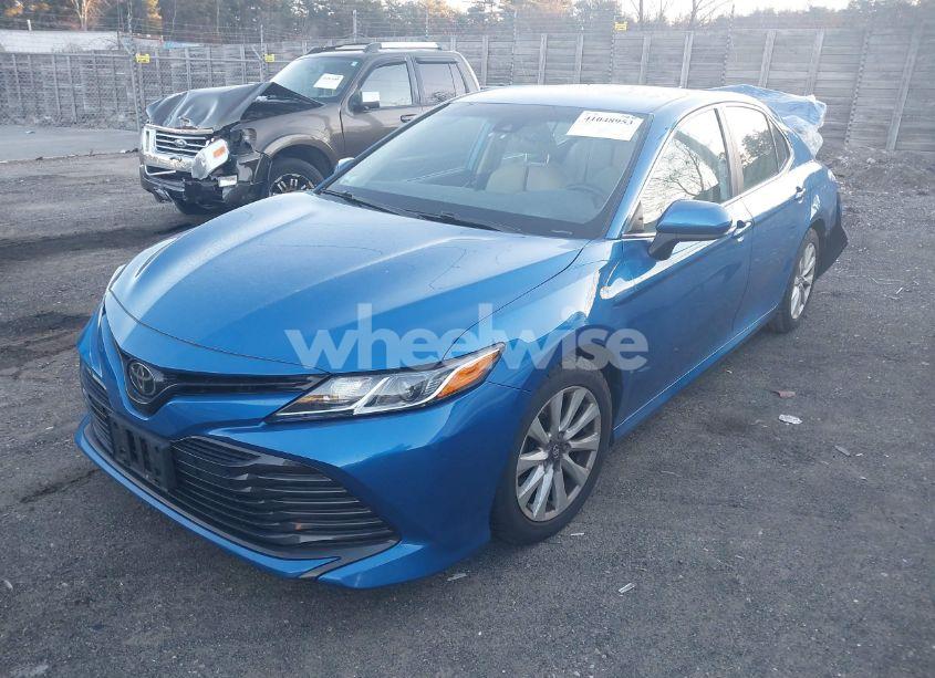 Photo 2 of 2019 Toyota Camry LE (VIN 4T1B11HK0KU159917)