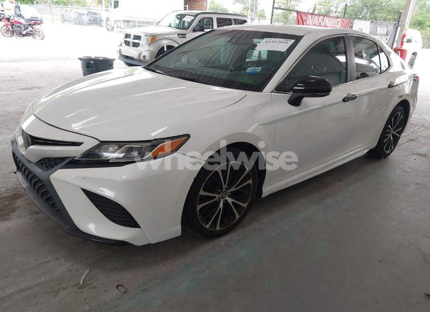 Photo 2 of 2019 Toyota Camry SE (VIN 4T1B11HK0KU166883)