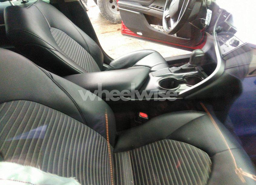 Photo 5 of 2019 Toyota Camry SE (VIN 4T1B11HK0KU170805)