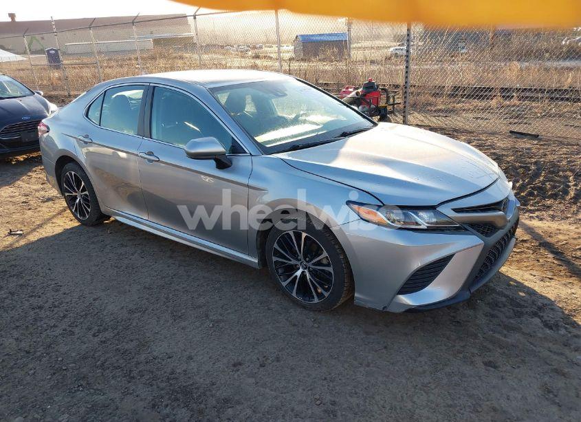 2019 Toyota Camry SE (VIN 4T1B11HK0KU198765) main photo