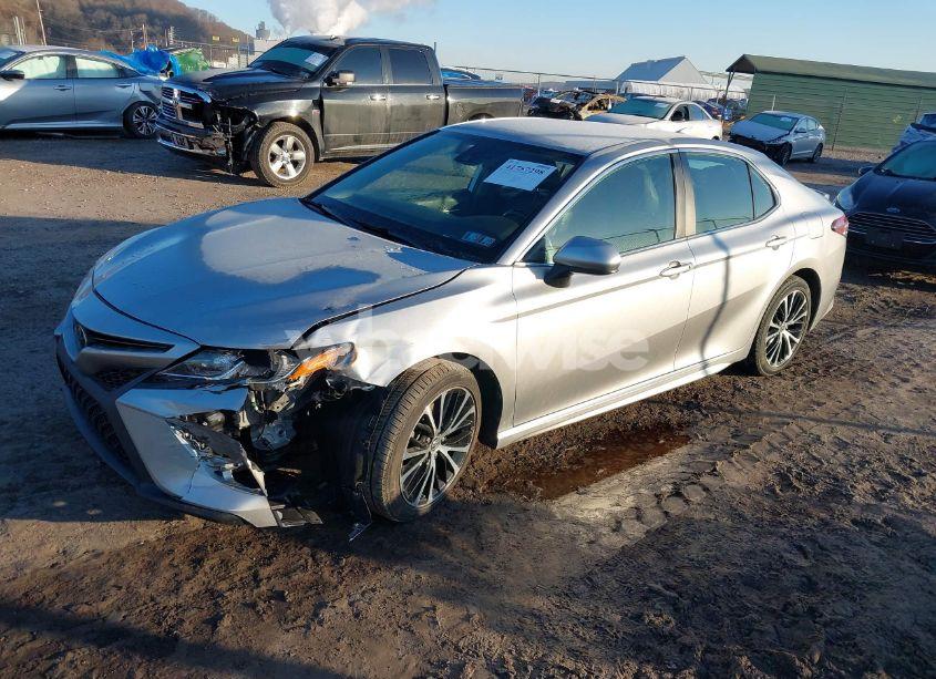 Photo 2 of 2019 Toyota Camry SE (VIN 4T1B11HK0KU198765)