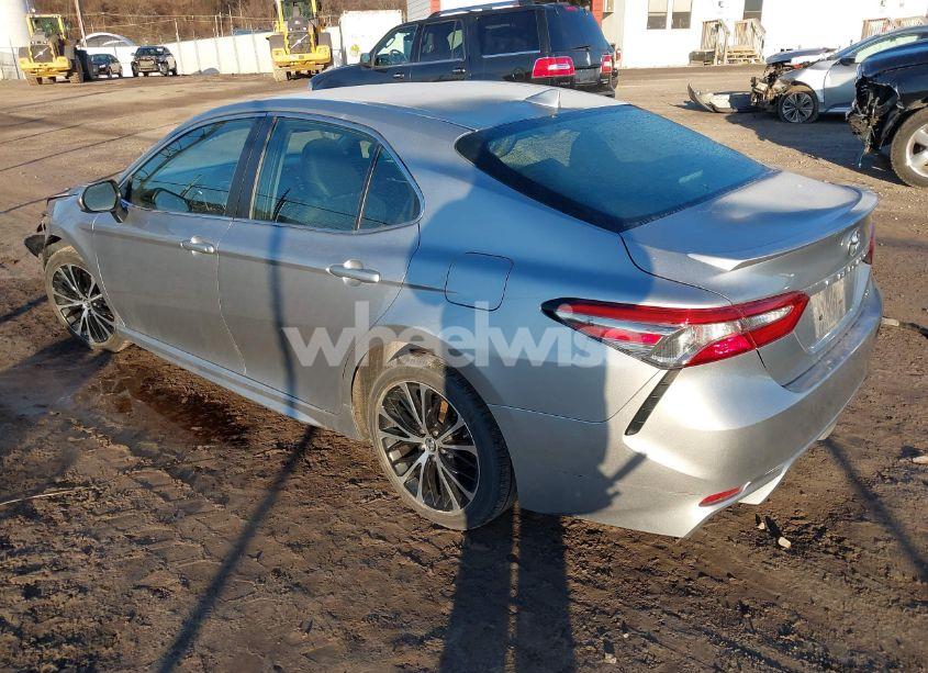 Photo 3 of 2019 Toyota Camry SE (VIN 4T1B11HK0KU198765)
