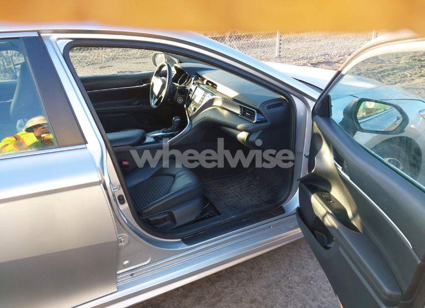 Photo 5 of 2019 Toyota Camry SE (VIN 4T1B11HK0KU198765)